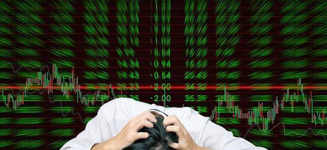 A股放量大跌，主力狂甩千亿筹码，明天走势或将逆转