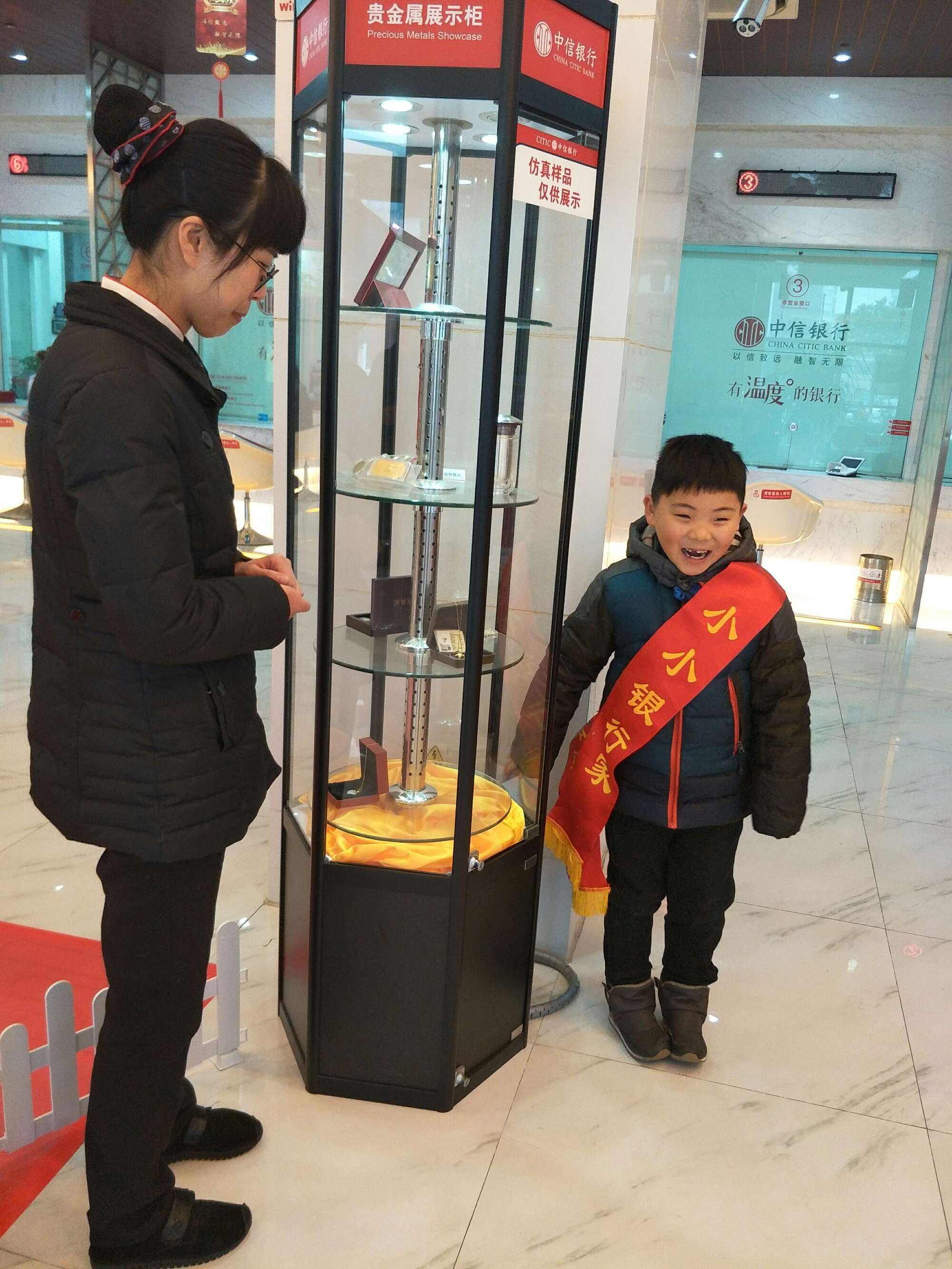 贵金属展柜(贵金属展柜绒布效果图片)