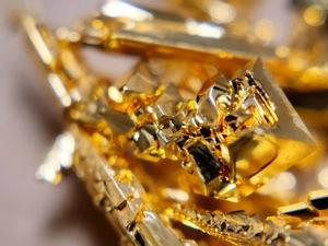 贵金属赚钱(贵金属投资怎么赚钱)