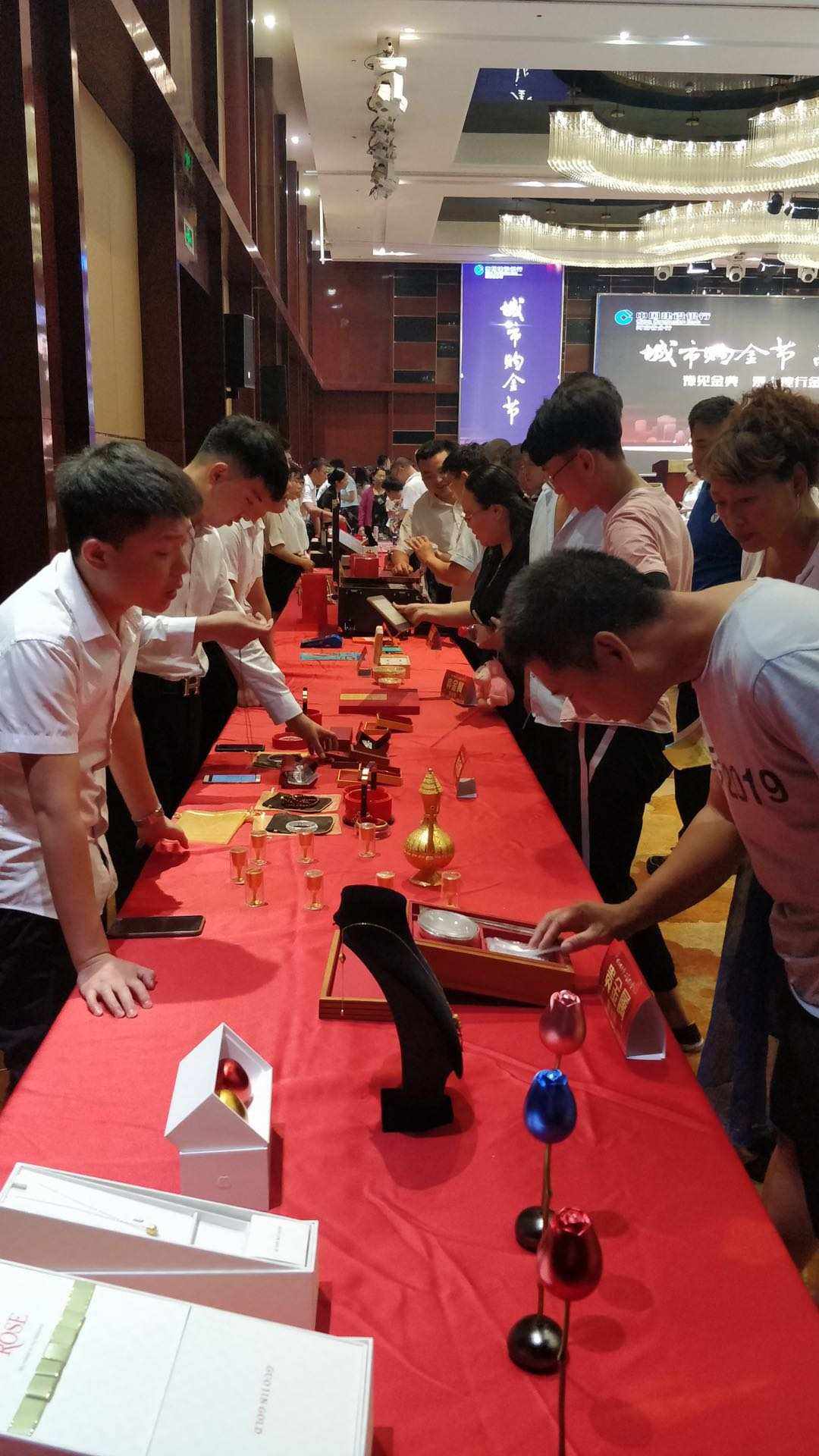 贵金属活动(贵金属活动主持词)